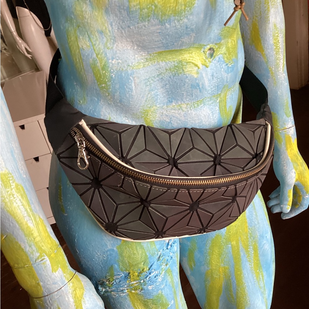 Fanny pack iridescent adjustable